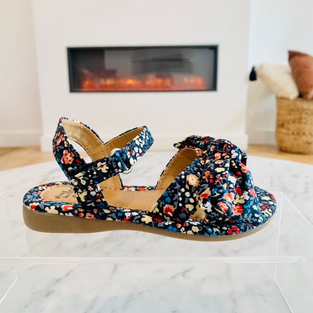New Olivia Miller Floral Sandals